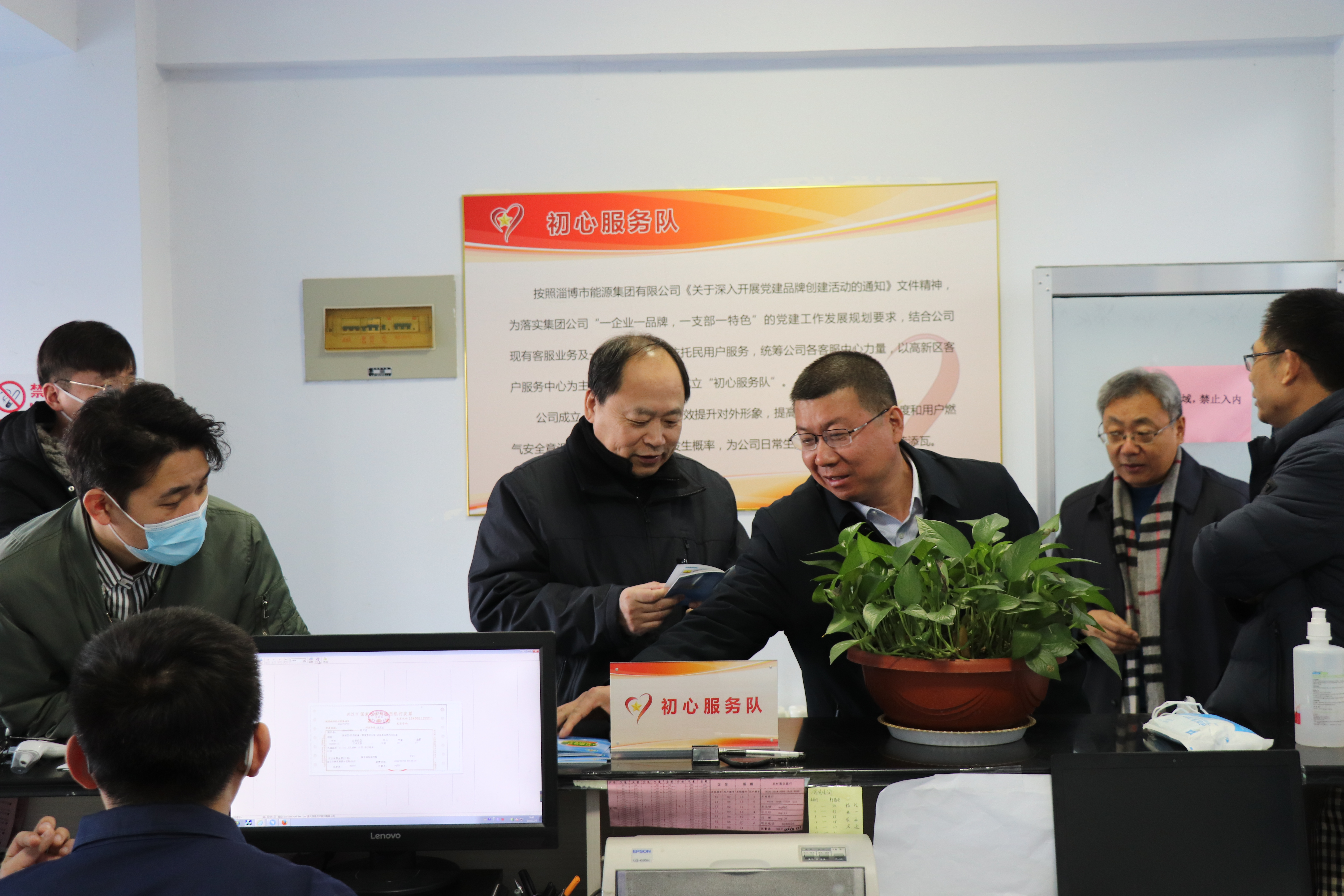市能源集團(tuán)汪德剛一行春節(jié)假期看望慰問堅(jiān)守崗位員工(圖2)