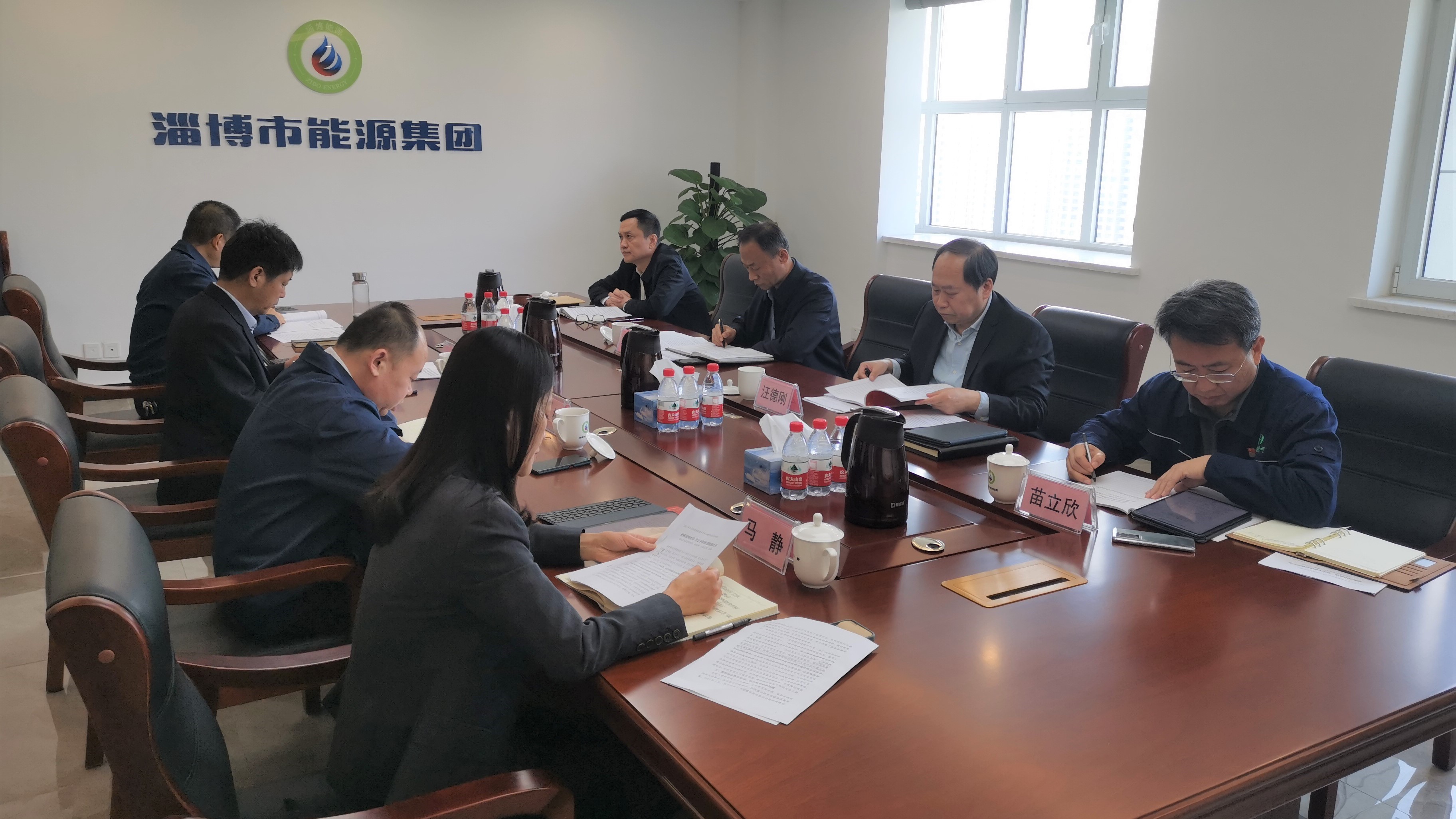市國資委黨委委員、四級調(diào)研員韓瑞平到市能源集團(tuán)列席旁聽黨委理論學(xué)習(xí)中心組學(xué)習(xí)研討(圖1)